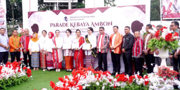 Walikota Lepas Parade Kabaya Nona Ambon