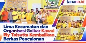 Lima Kecamatan dan Organisasi Golkar Kawal Ely Toisutta Kembalikan Berkas Pencalonan
